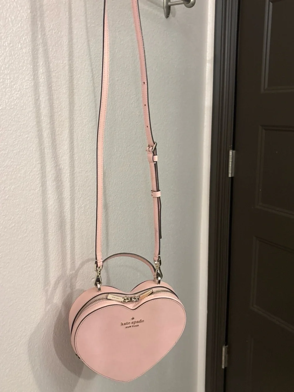 kate spade pink heart-shaped crossbody bag